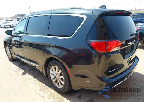 2017 Chrysler Pacifica Touring-L z USA, uszkodzony, nr VIN 2C4RC1BG8HR613239